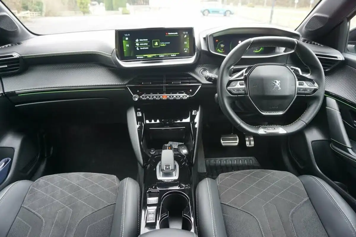 2021-peugeot-208-12-puretech-gt-premium-100bhp-eat8-big-4