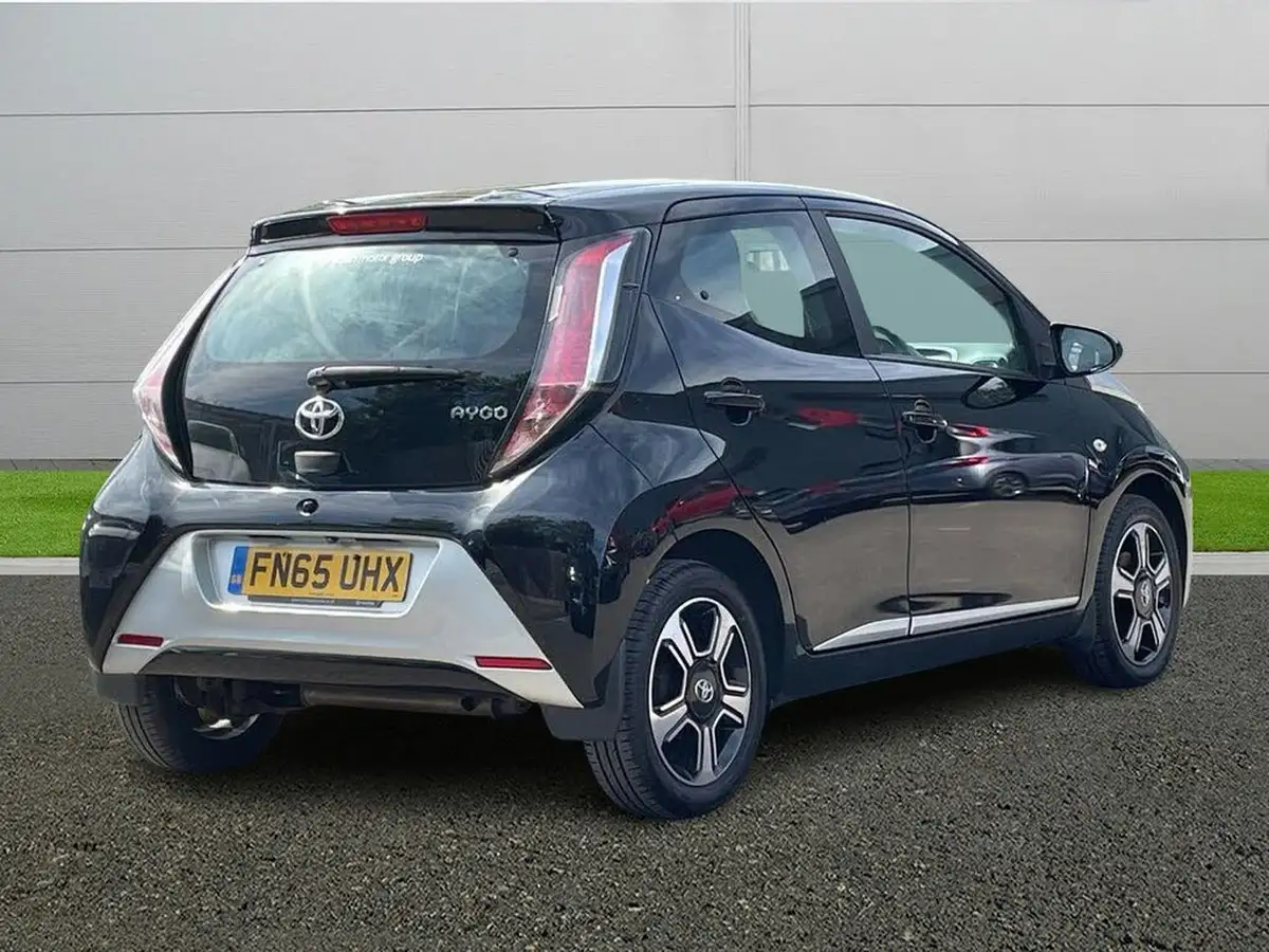 2015-toyota-aygo-10-vvt-i-x-clusiv-5d-big-6