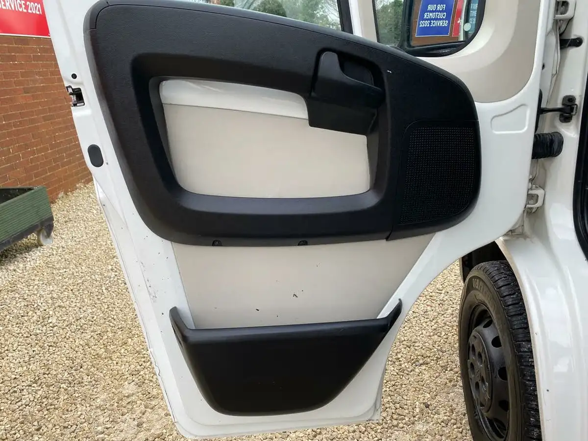 2019-citroen-relay-20bluehdi-35-l2h2-big-44