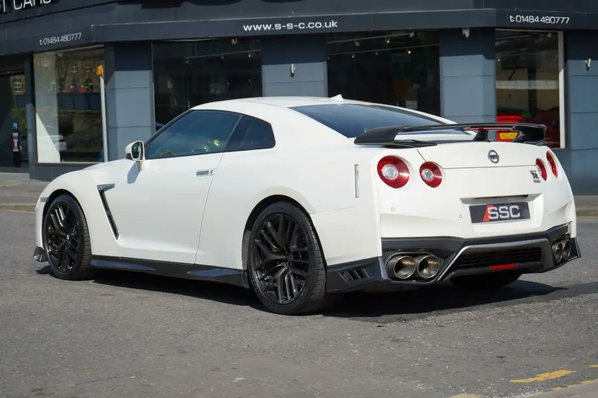 2017-nissan-gt-r-38-recaro-big-8
