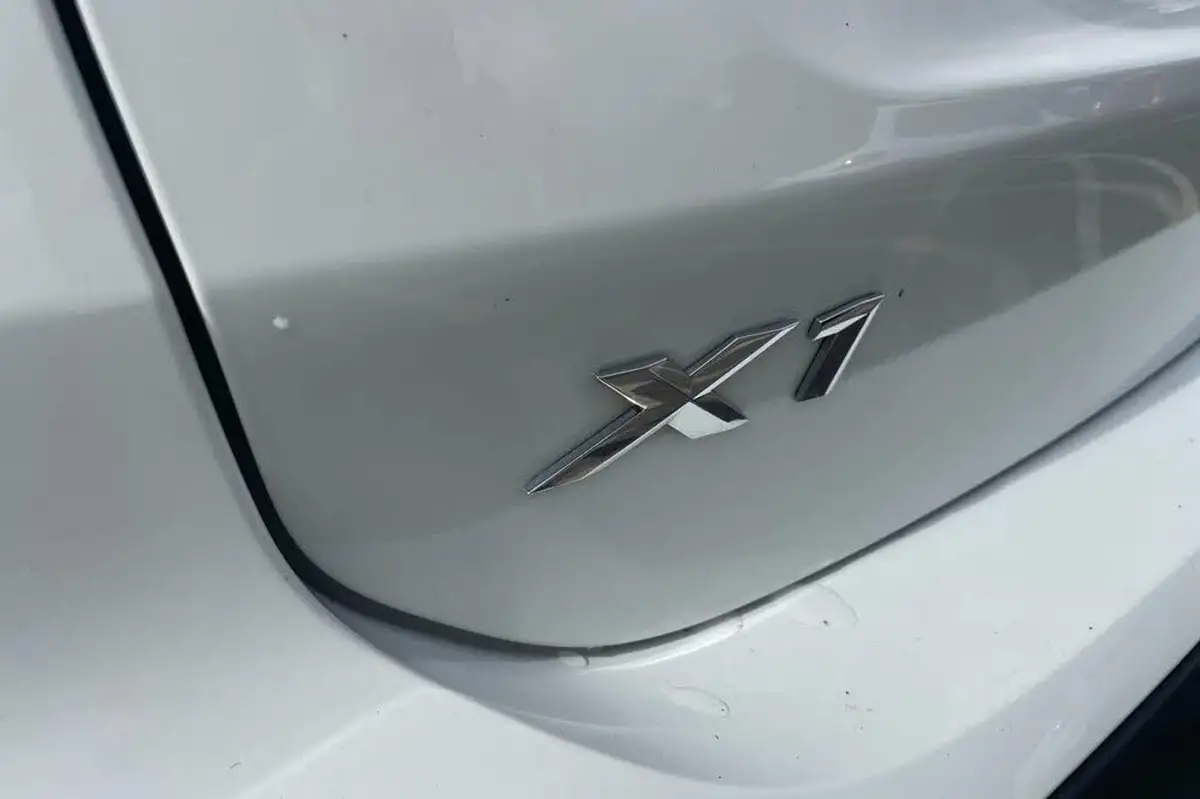 2019-bmw-x1-20td-sdrive18d-sport-big-28
