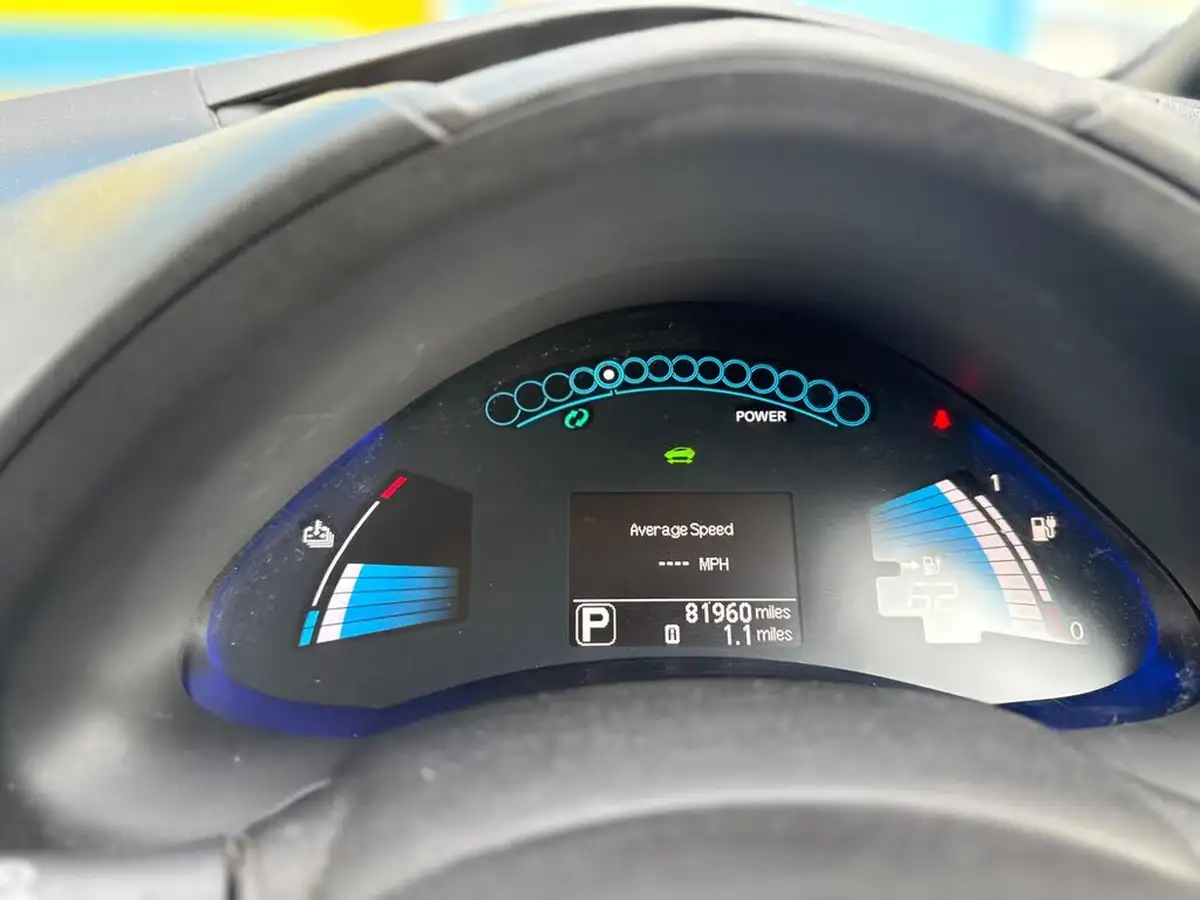 2014-nissan-leaf-e-acenta-big-67