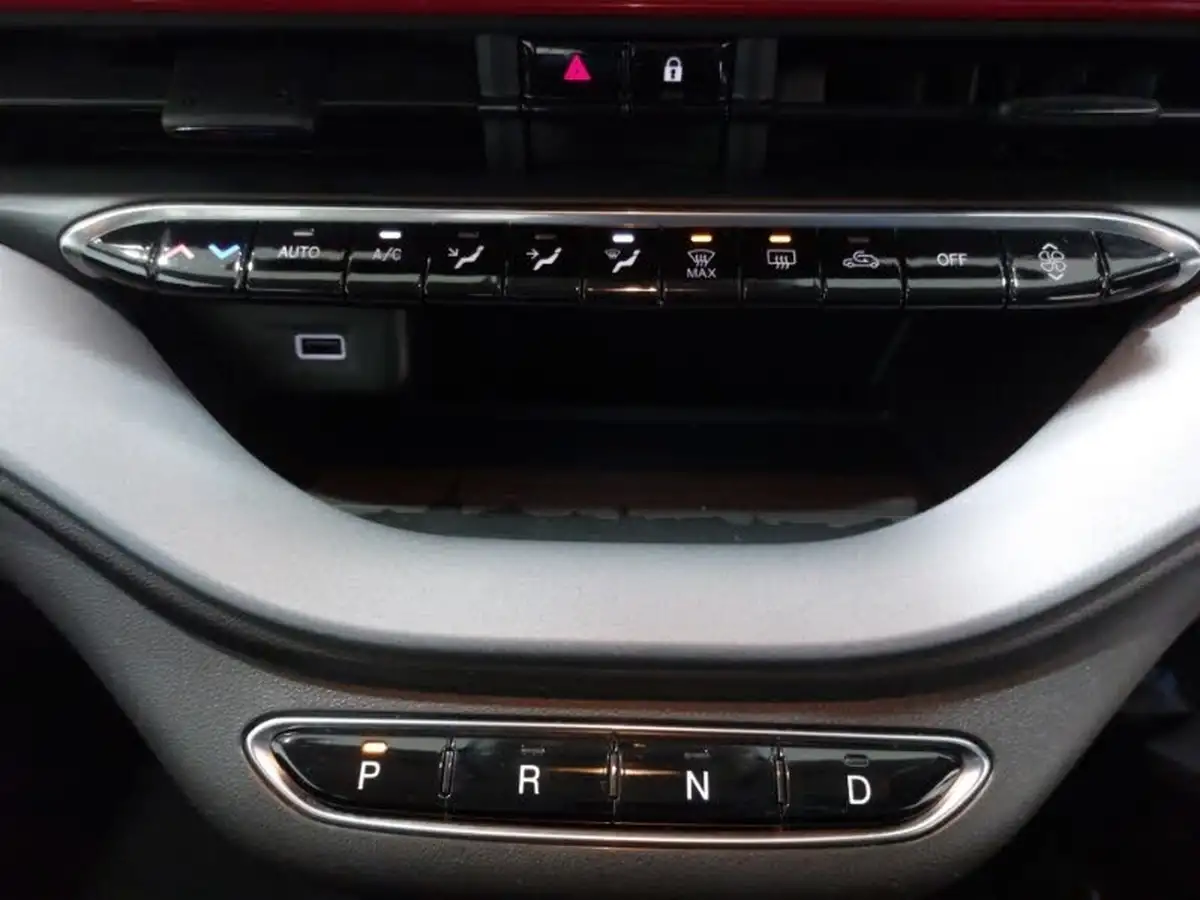 2022-fiat-500-e-red-93bhp-big-14