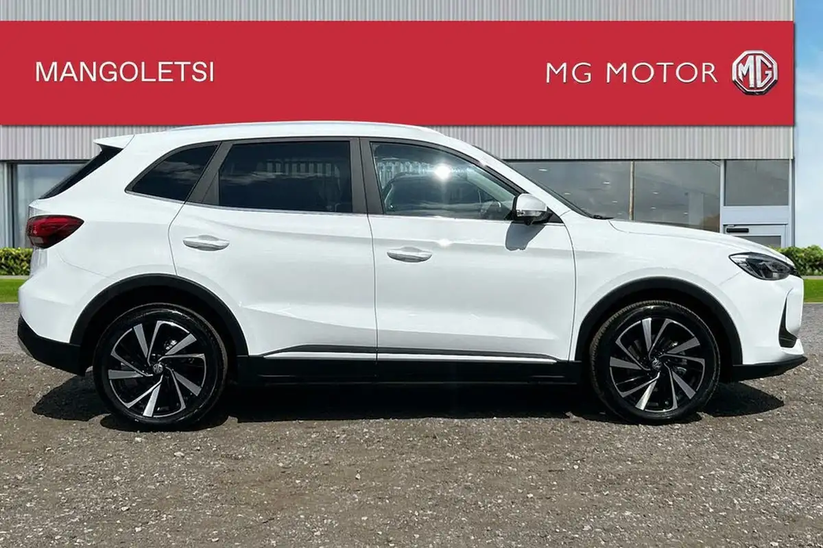 2025-mg-zs-suv-15-trophy-big-3