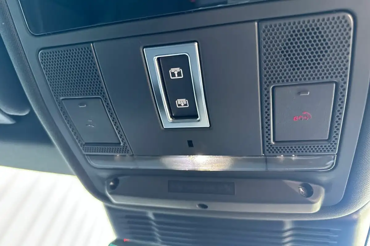 2022-land-rover-range-rover-evoque-20-d200-r-dynamic-hse-big-25