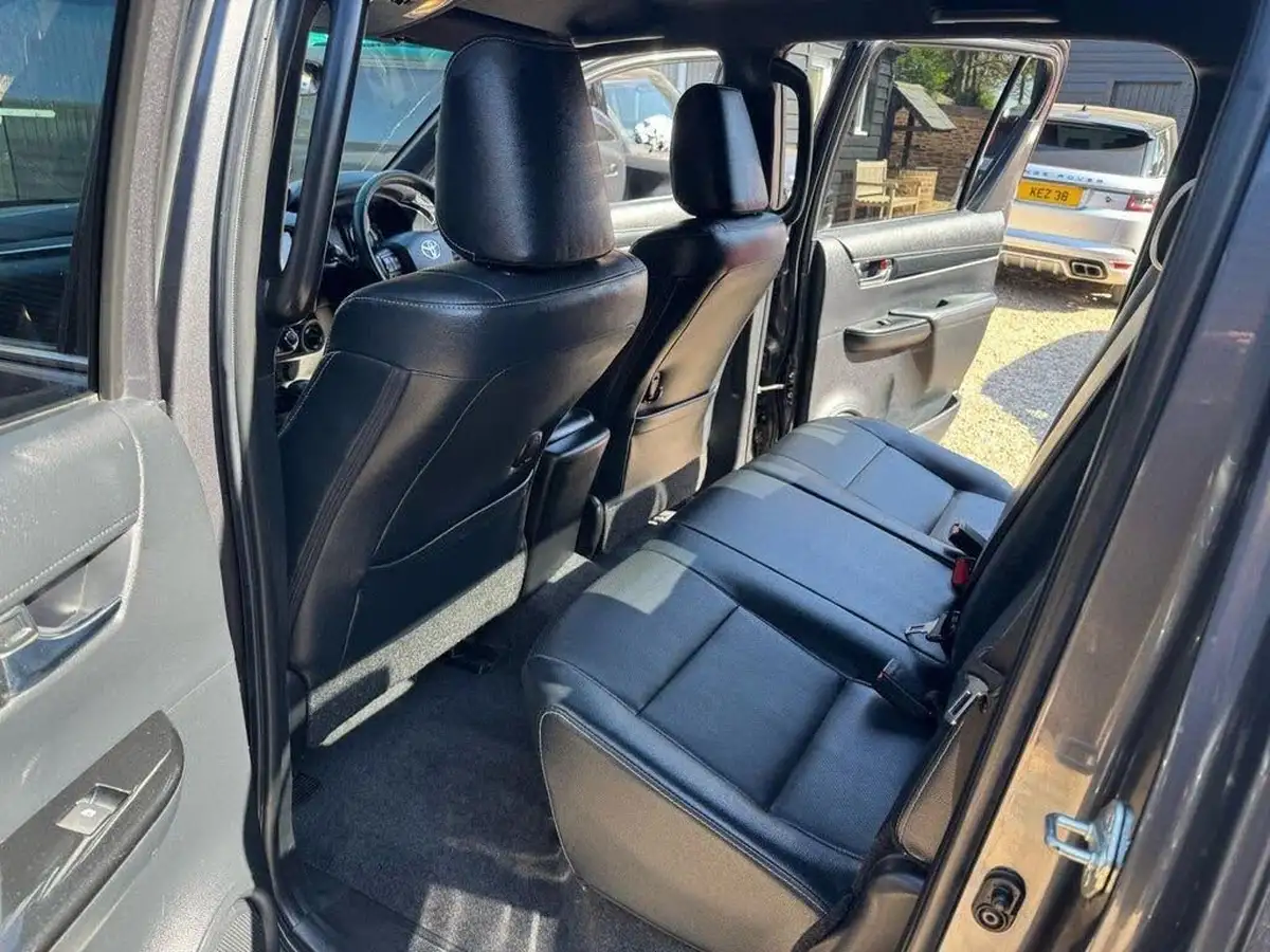 2020-toyota-hi-lux-24d-4d-invincible-x-35t-auto-big-16