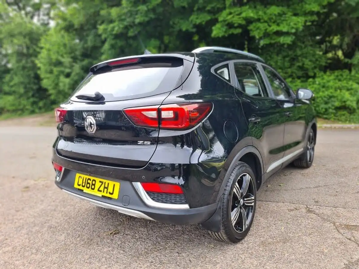 2018-mg-zs-suv-15-vti-tech-exclusive-big-6