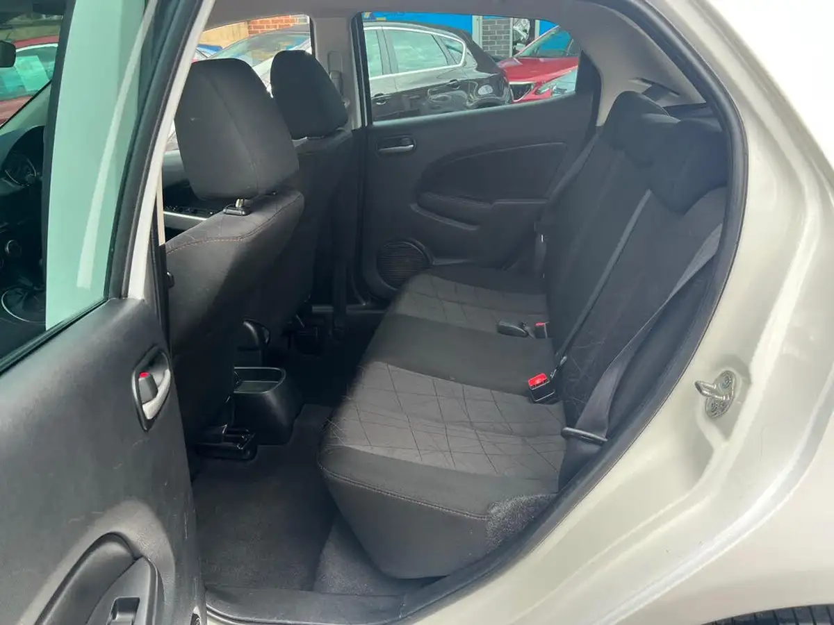 2013-mazda-mazda2-13-venture-big-36