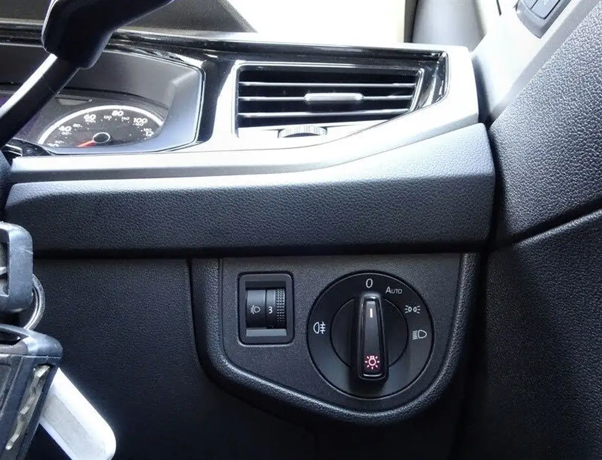2018-volkswagen-polo-10-tsi-se-big-30