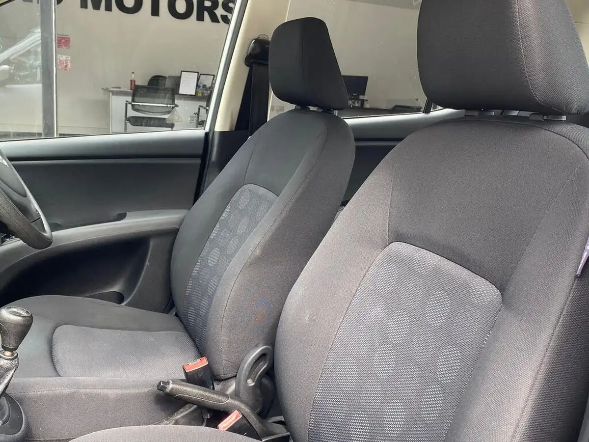 2009-hyundai-i10-12-comfort-76bhp-big-17