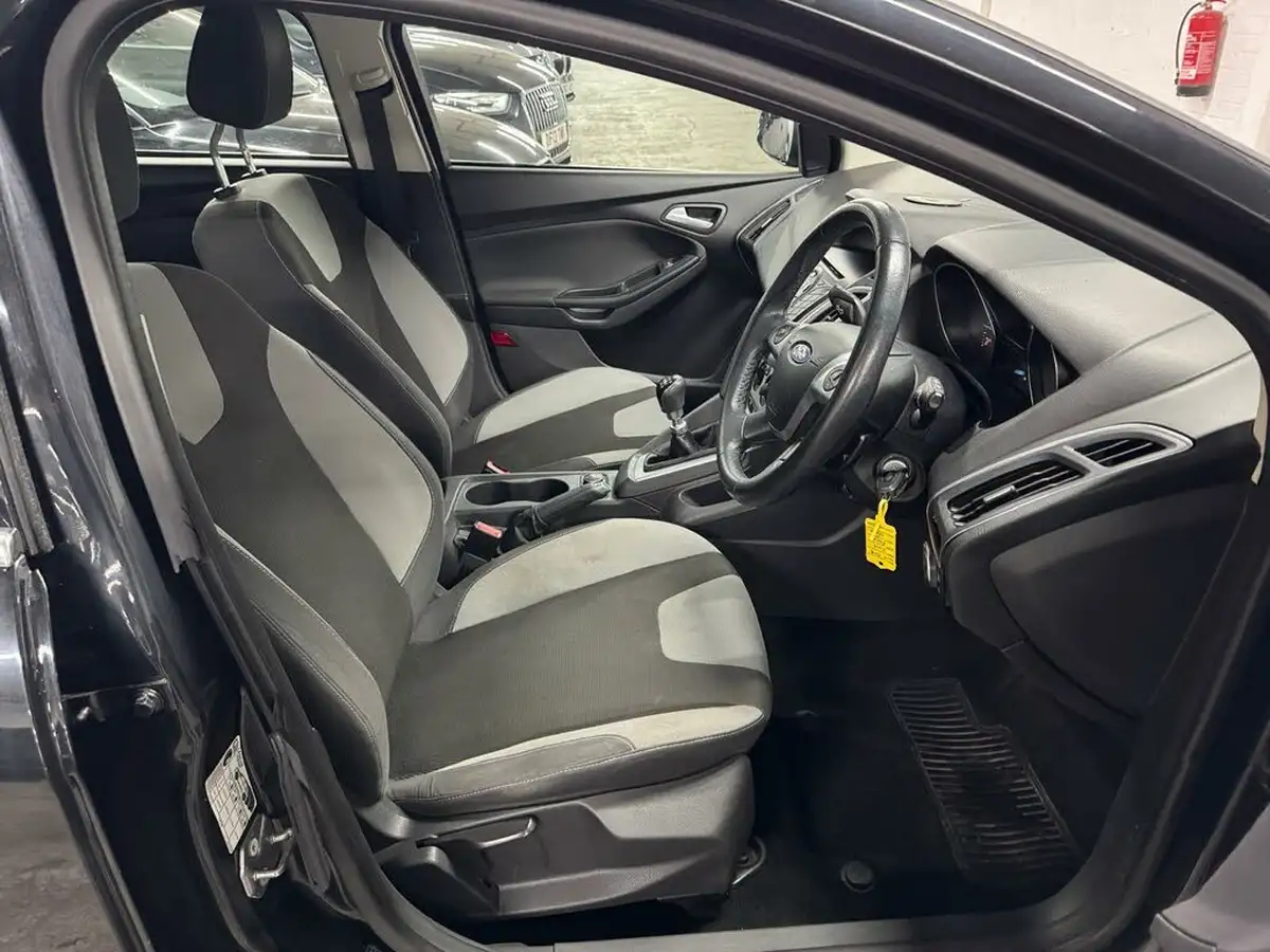 2012-ford-focus-16tdci-zetec-115ps-estate-big-45