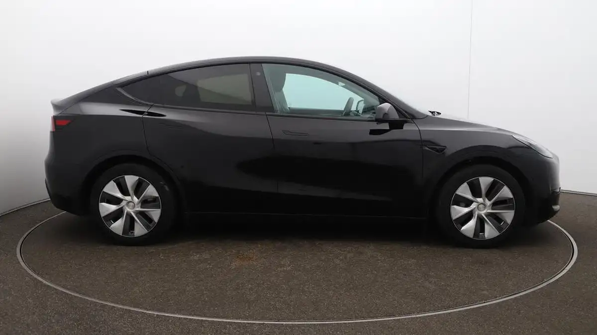 2022-tesla-model-y-e-rwd-big-48