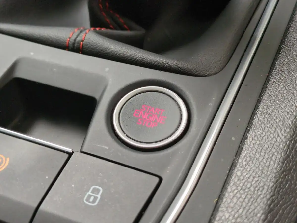 2022-seat-leon-big-22