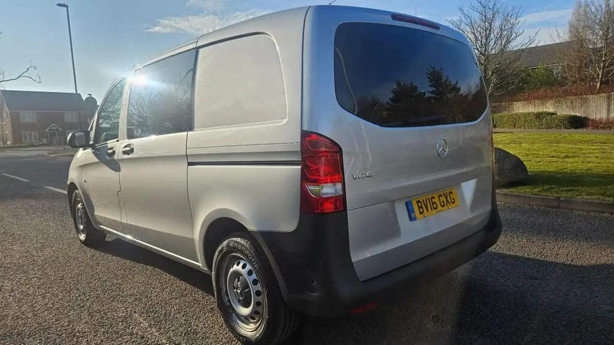 2016-mercedes-benz-vito-21cdi-114-bluetec-crewcab-compact-big-5