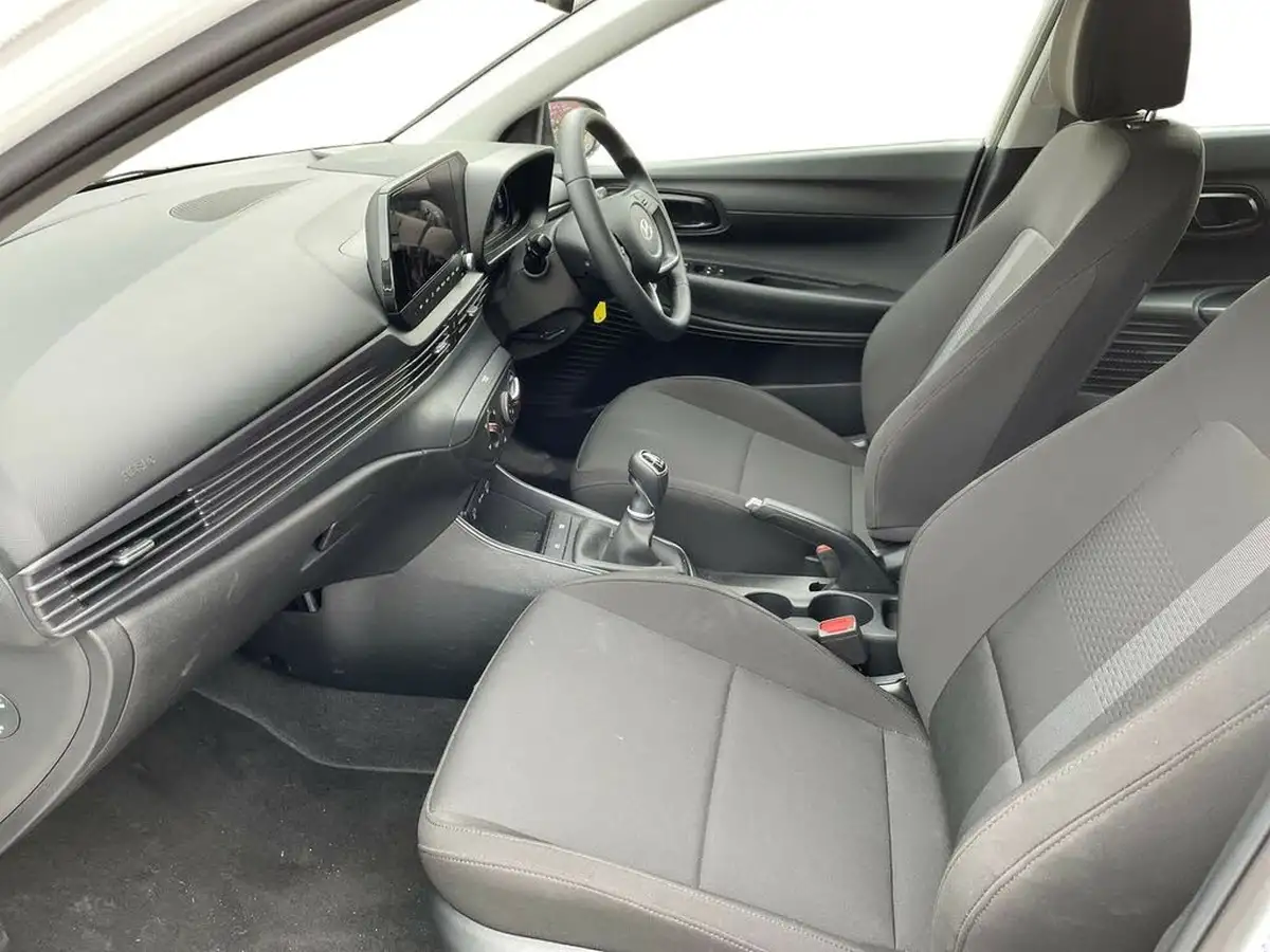 2025-hyundai-i20-10-t-gdi-advance-big-9