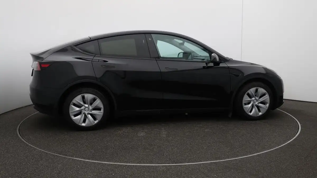 2022-tesla-model-y-e-long-range-big-49