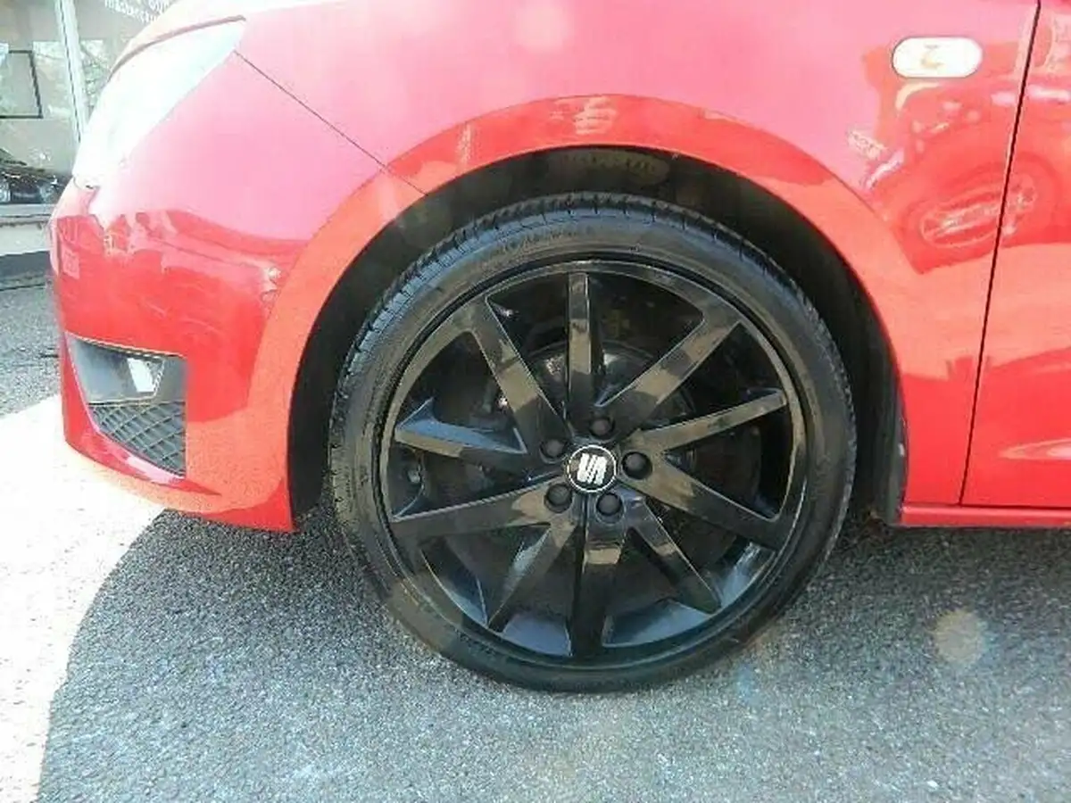 2015-seat-ibiza-12-fr-black-hatchback-5d-big-31