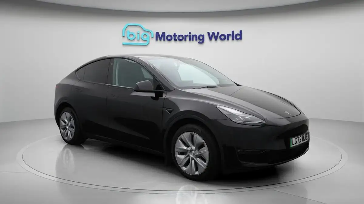 2022-tesla-model-y-e-long-range-big-1