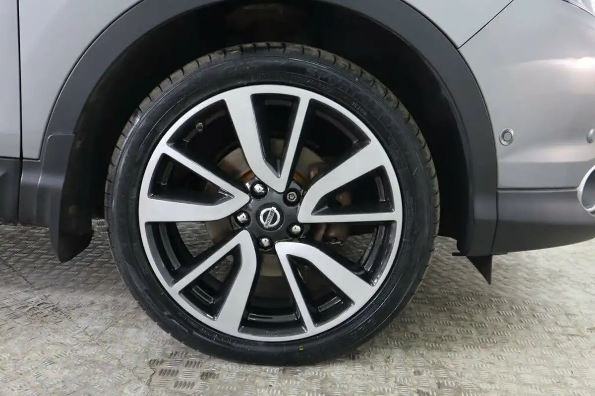 2014-nissan-qashqai-16dci-tekna-4x4-big-11