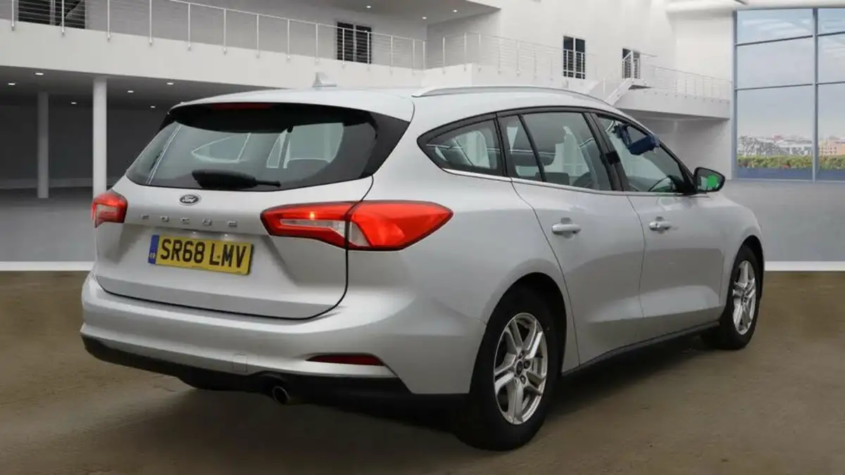 2018-ford-focus-15-zetec-120ps-estate-big-3