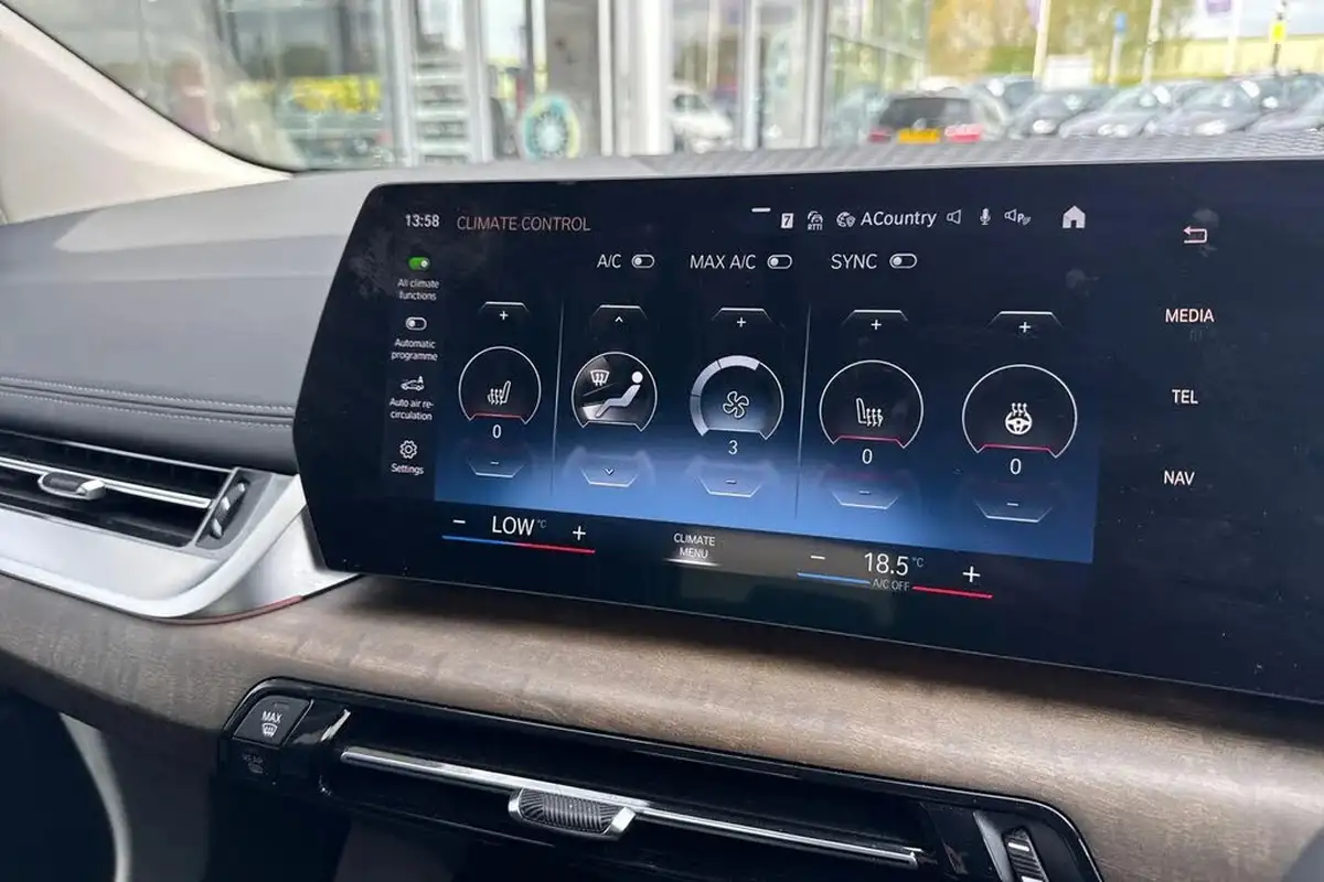 2022-bmw-2-series-15-220i-luxury-big-17