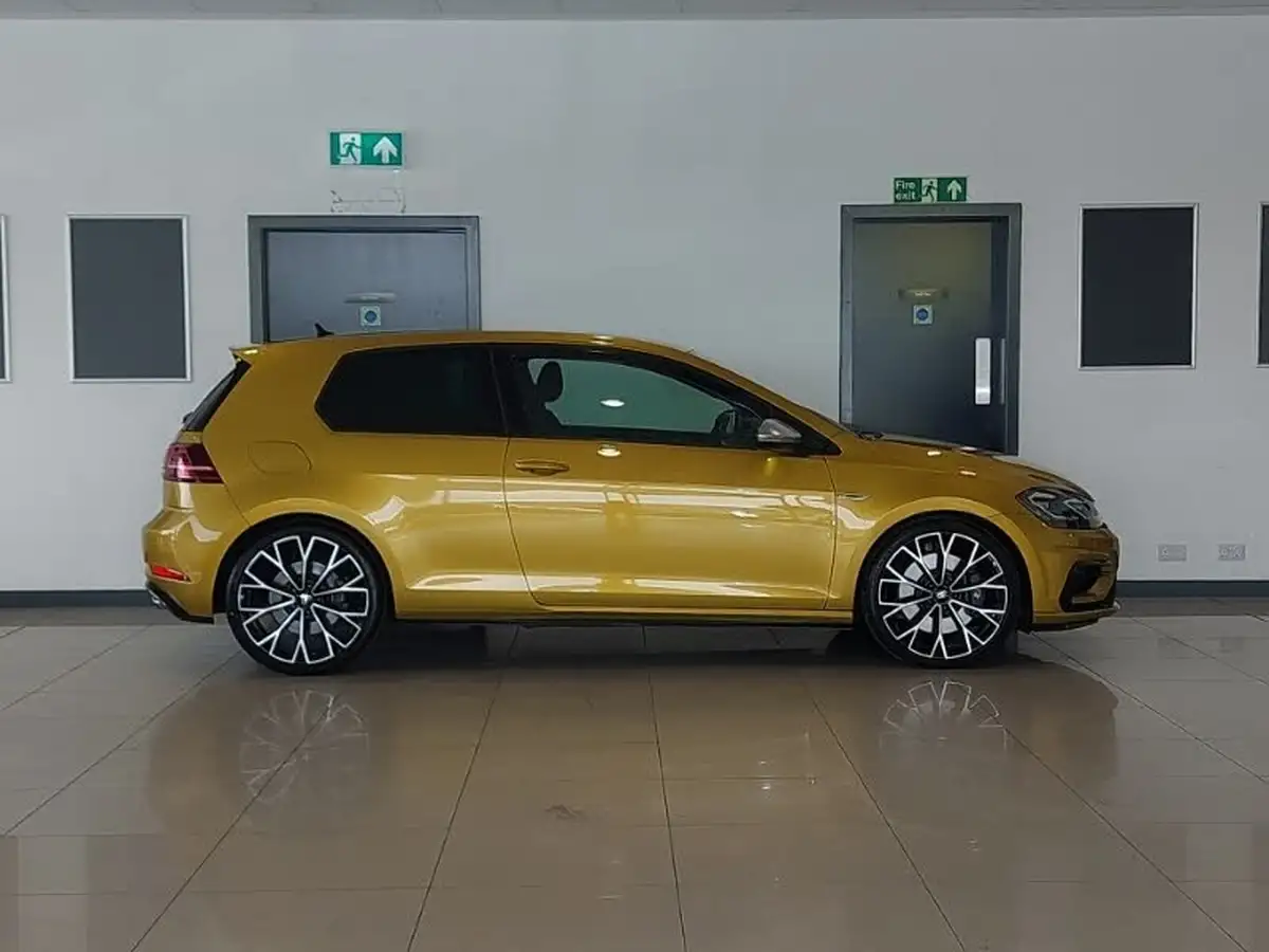 2019-volkswagen-golf-20-tsi-r-300ps-hatchback-3d-dsg-big-2