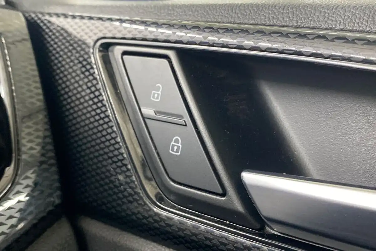 2024-volkswagen-polo-10-tsi-life-big-33