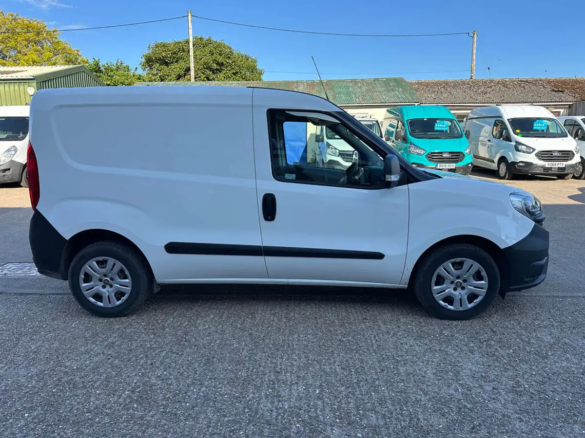 2018-fiat-doblo-cargo-16td-l1h1-big-11