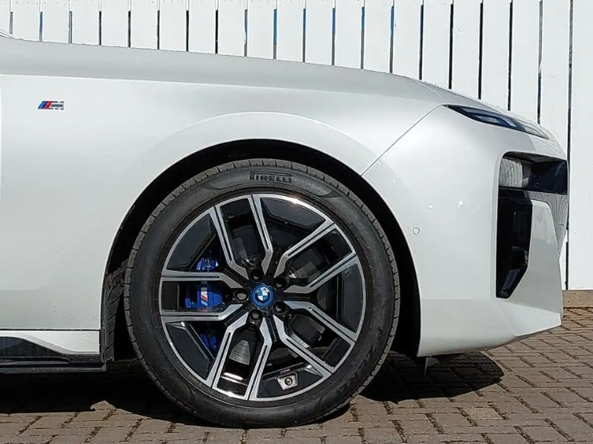 2023-bmw-7-series-e-i7-xdrive60-m-sport-big-13