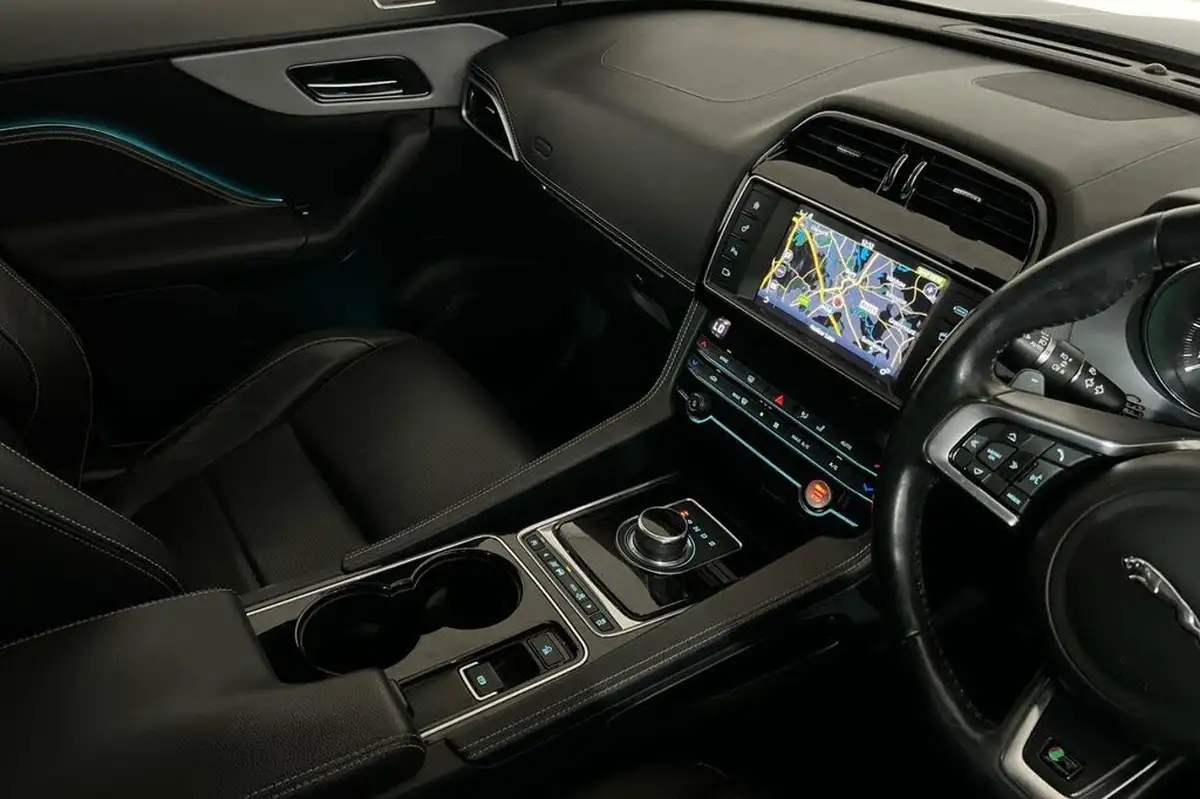 2016-jaguar-f-pace-20-i4d-r-sport-awd-auto-big-19
