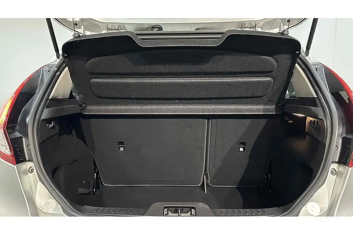 2014-ford-fiesta-125-zetec-5d-big-36