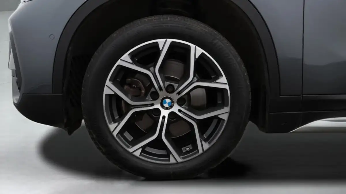 2020-bmw-x1-20-sdrive-20i-xline-big-18