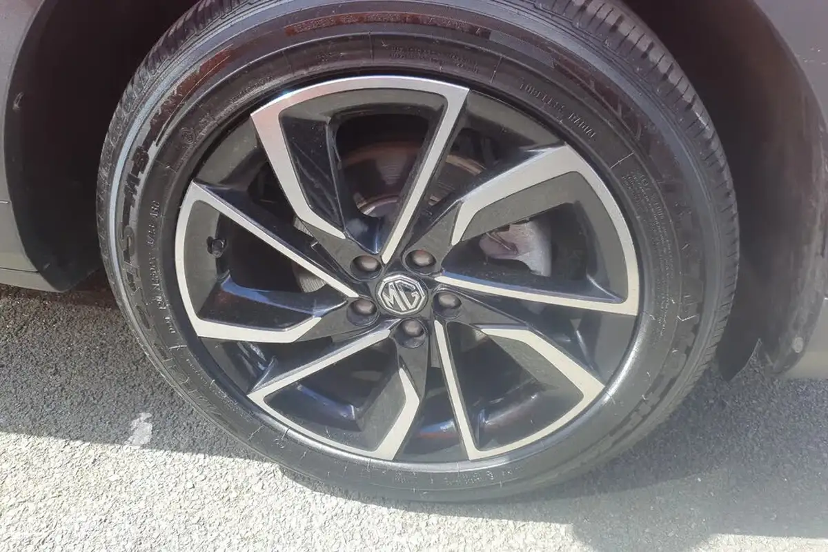 2021-mg-zs-suv-15-vti-tech-exclusive-big-3