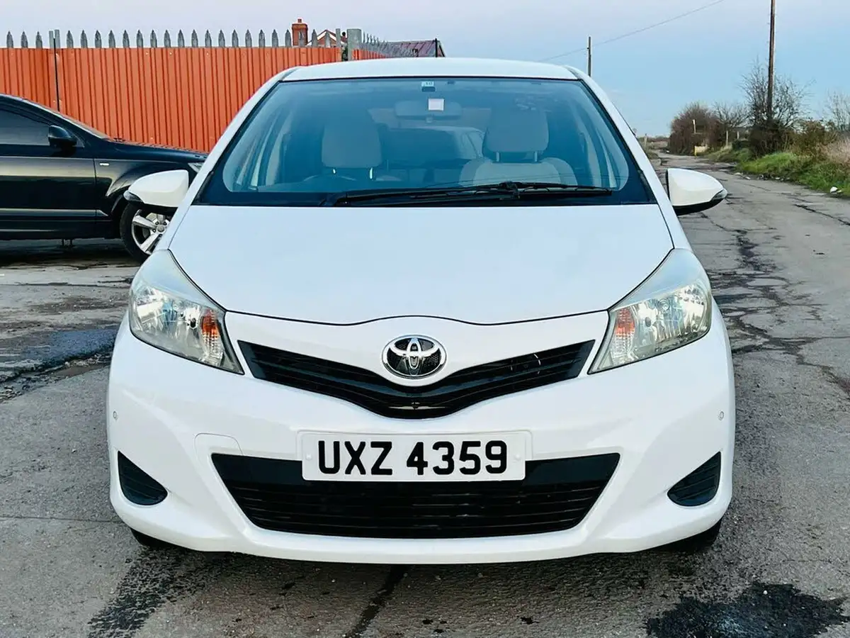 2011-toyota-yaris-big-4