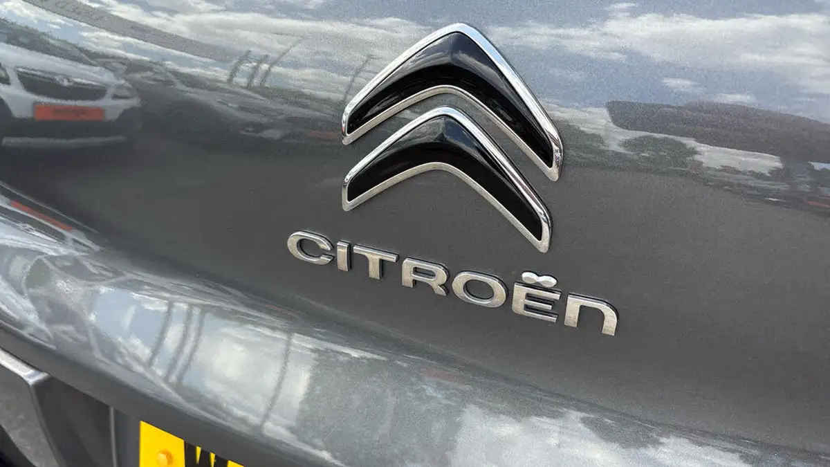 2023-citroen-c3-12-puretech-elle-83ps-ss-big-25