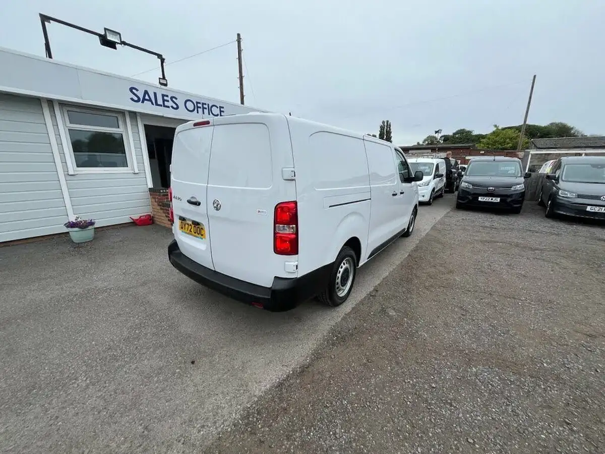 2022-vauxhall-vivaro-15td-2900-l2h1-dynamic-big-6