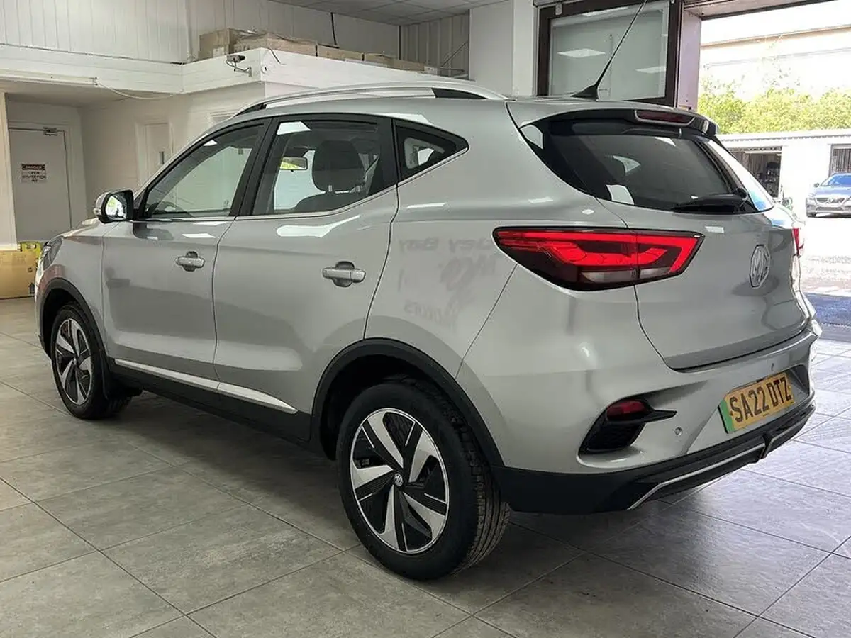 2022-mg-zs-suv-e-trophy-ev-176ps-big-5