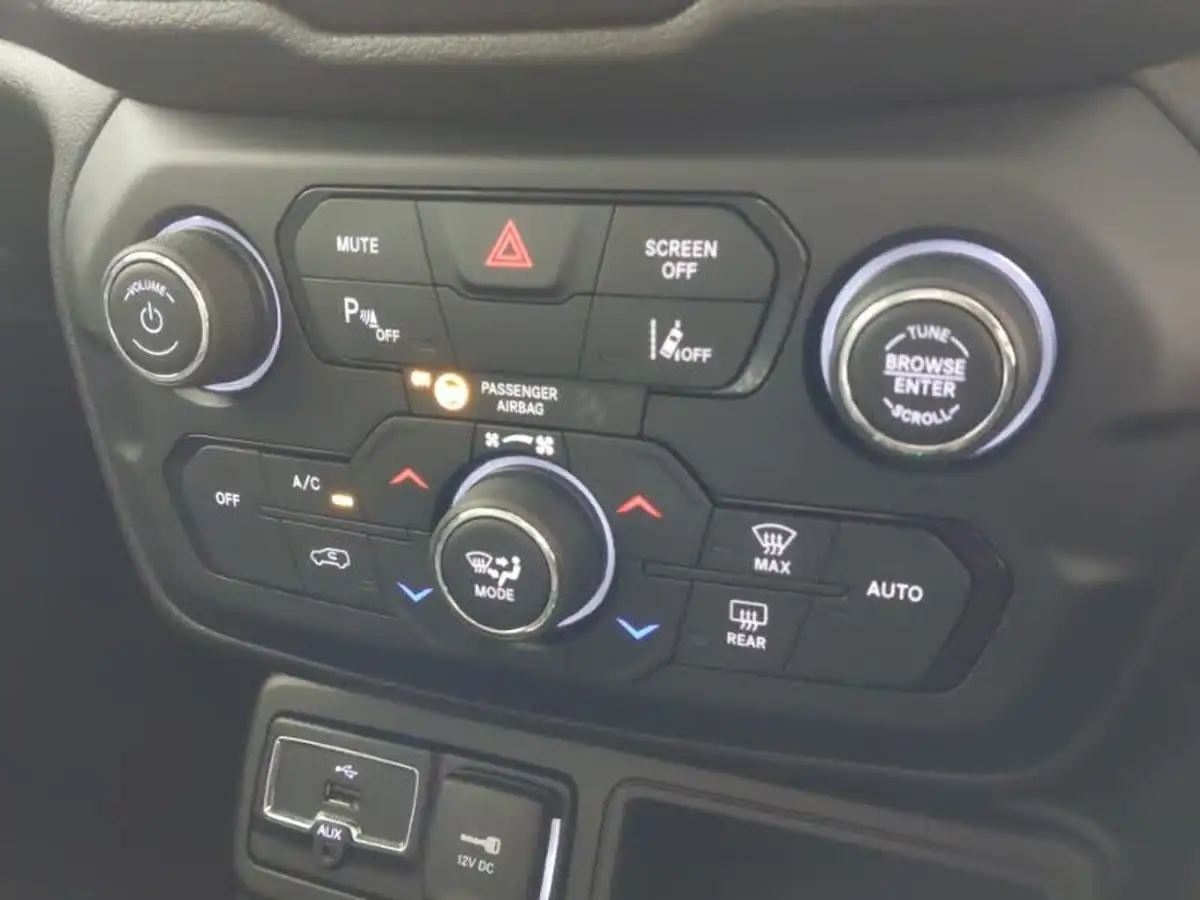2018-jeep-renegade-13-gse-limited-big-17