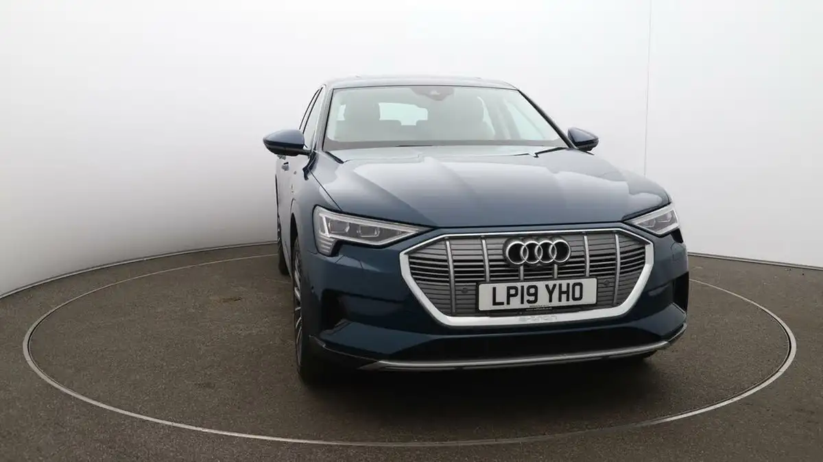 2019-audi-e-tron-55e-big-36