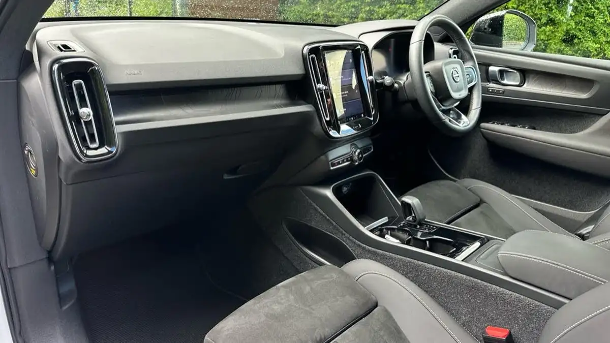 2022-volvo-c40-e-twin-recharge-pro-big-37