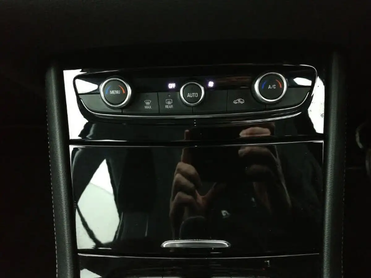 2018-vauxhall-grandland-x-12-tech-line-nav-130ps-big-12