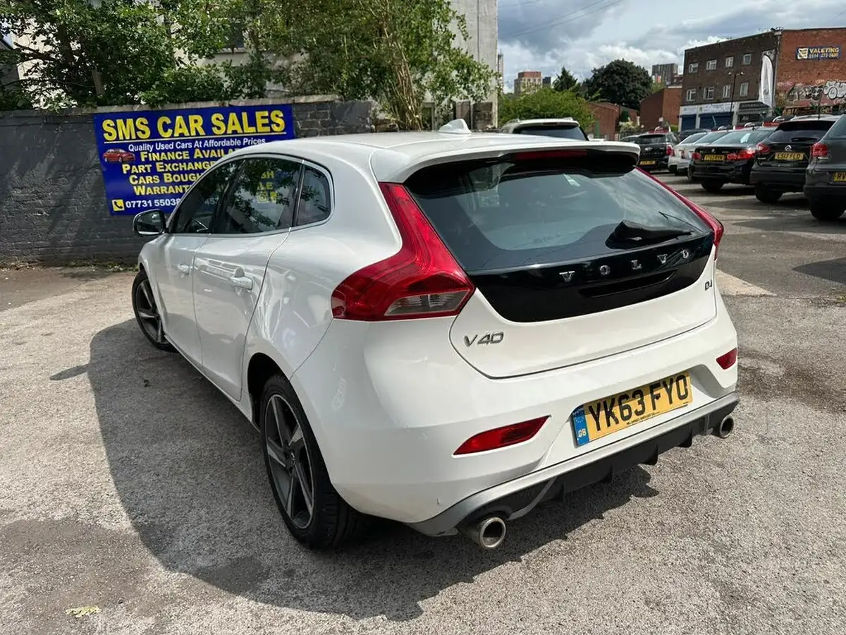 2013-volvo-v40-20td-d4-r-design-big-9