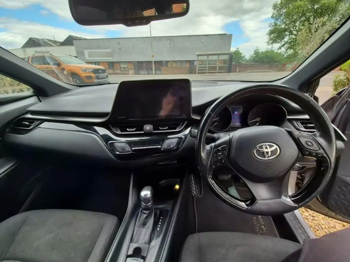 2017-toyota-c-hr-18-vvt-i-icon-tech-pack-big-3
