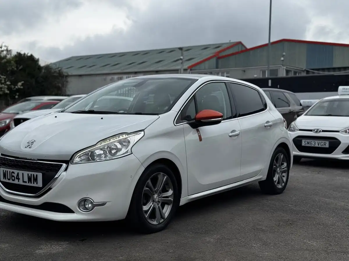 2014-peugeot-208-16e-hdi-roland-garros-big-1