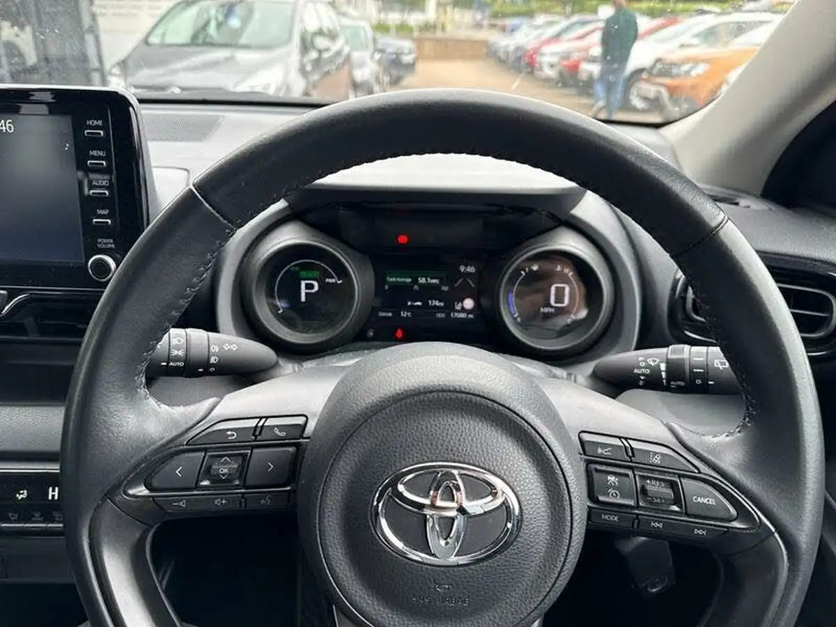 2022-toyota-yaris-15-vvt-i-design-big-12