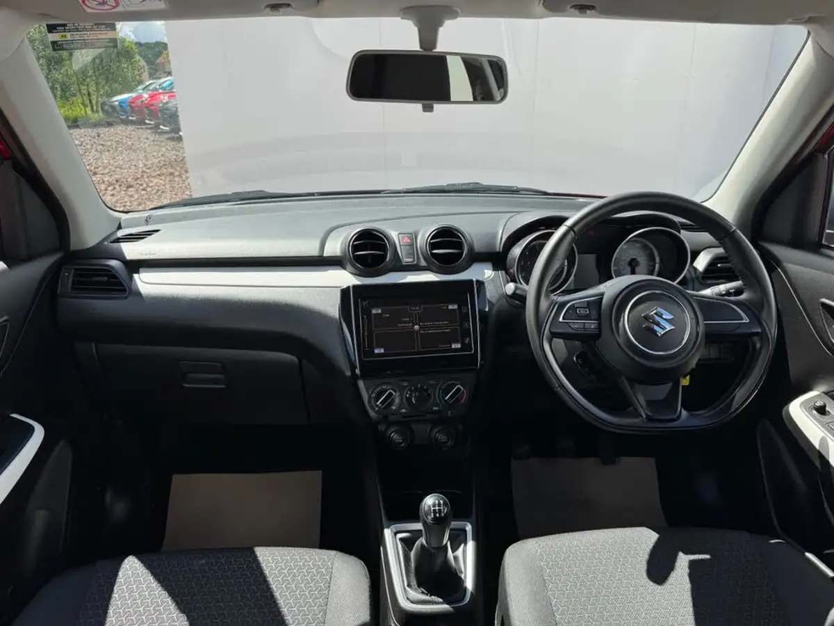 2019-suzuki-swift-12-dualjet-attitude-big-9