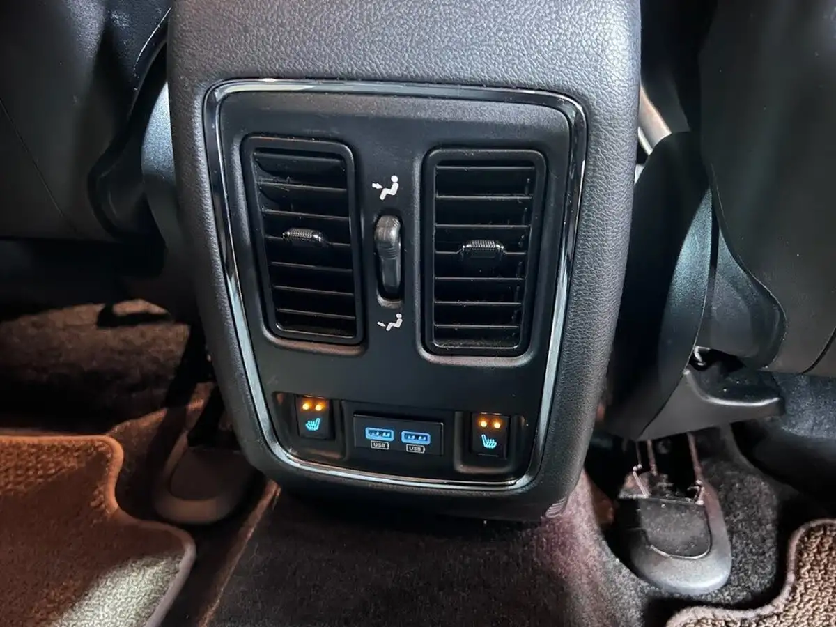2015-jeep-grand-cherokee-30crd-summit-big-32