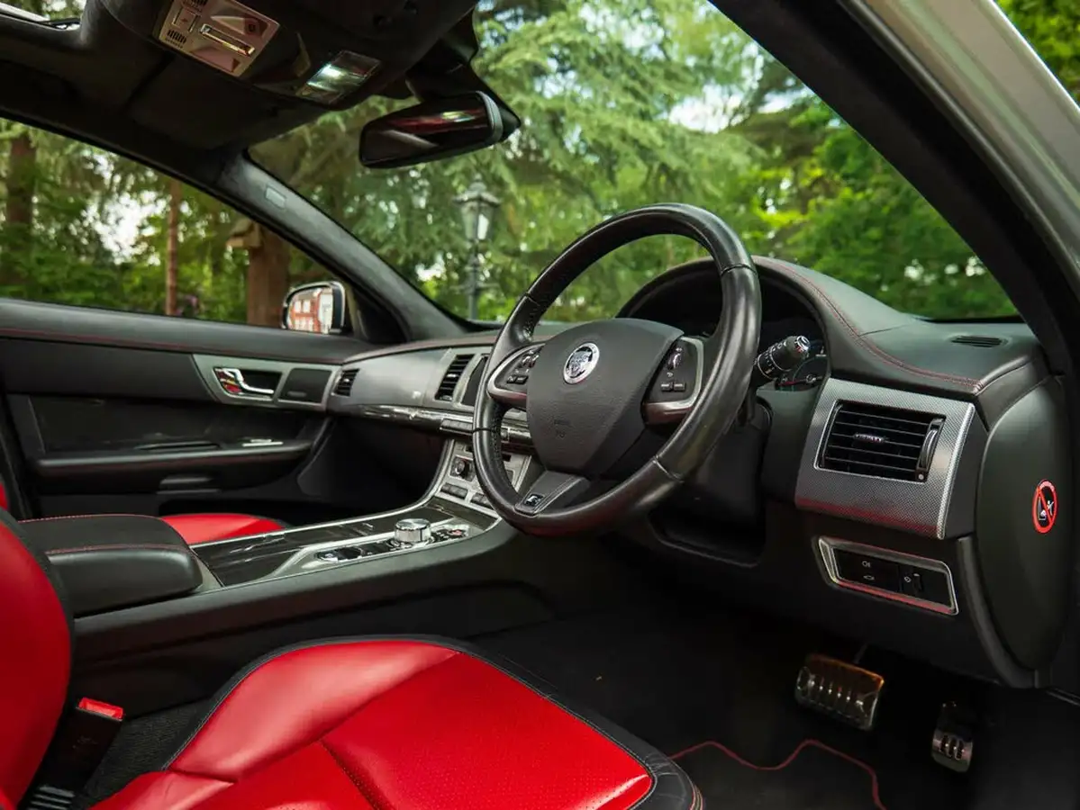 2013-jaguar-xf-50-xfr-big-9