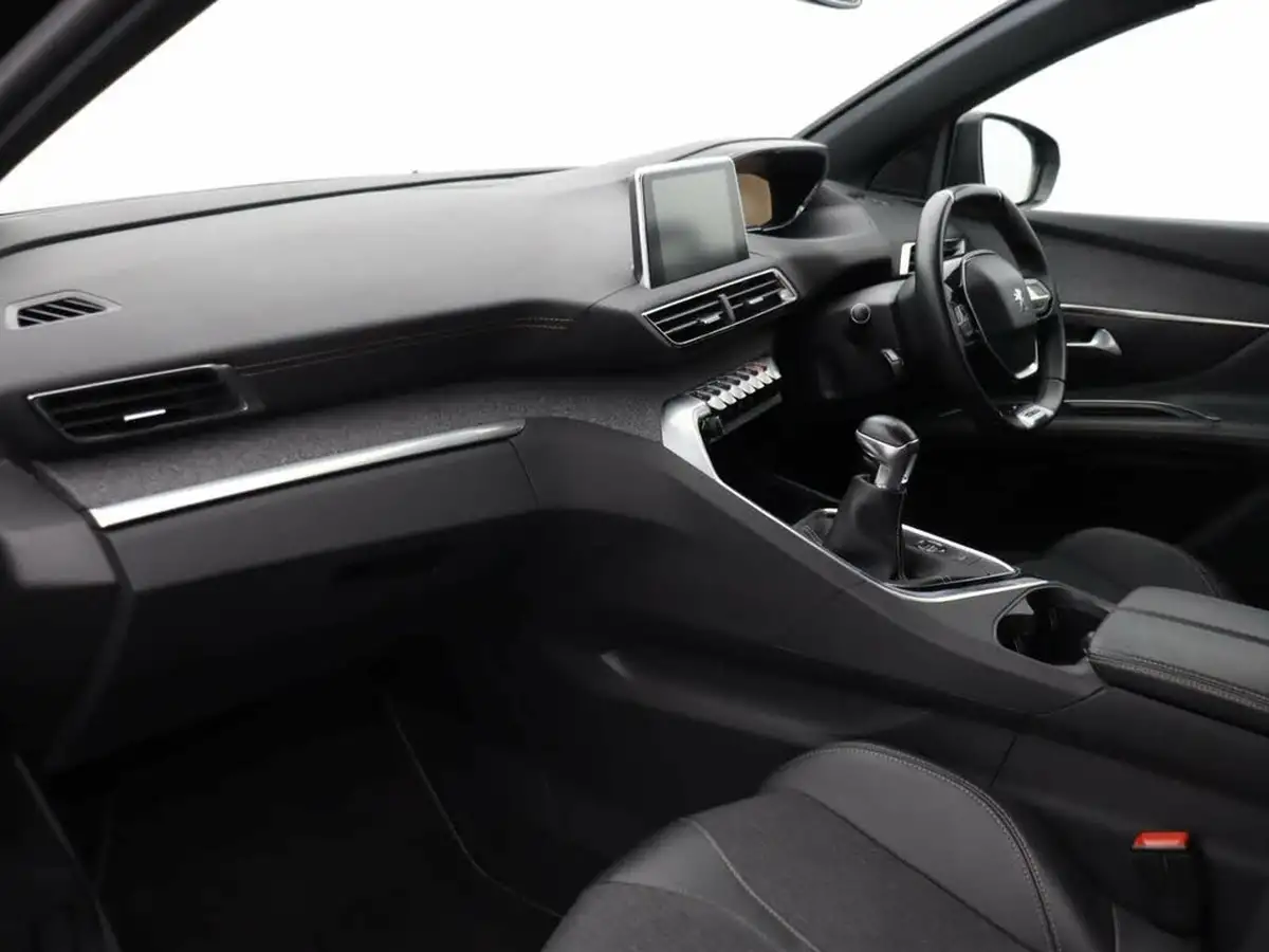 2020-peugeot-3008-suv-12-puretech-gt-line-premium-big-10