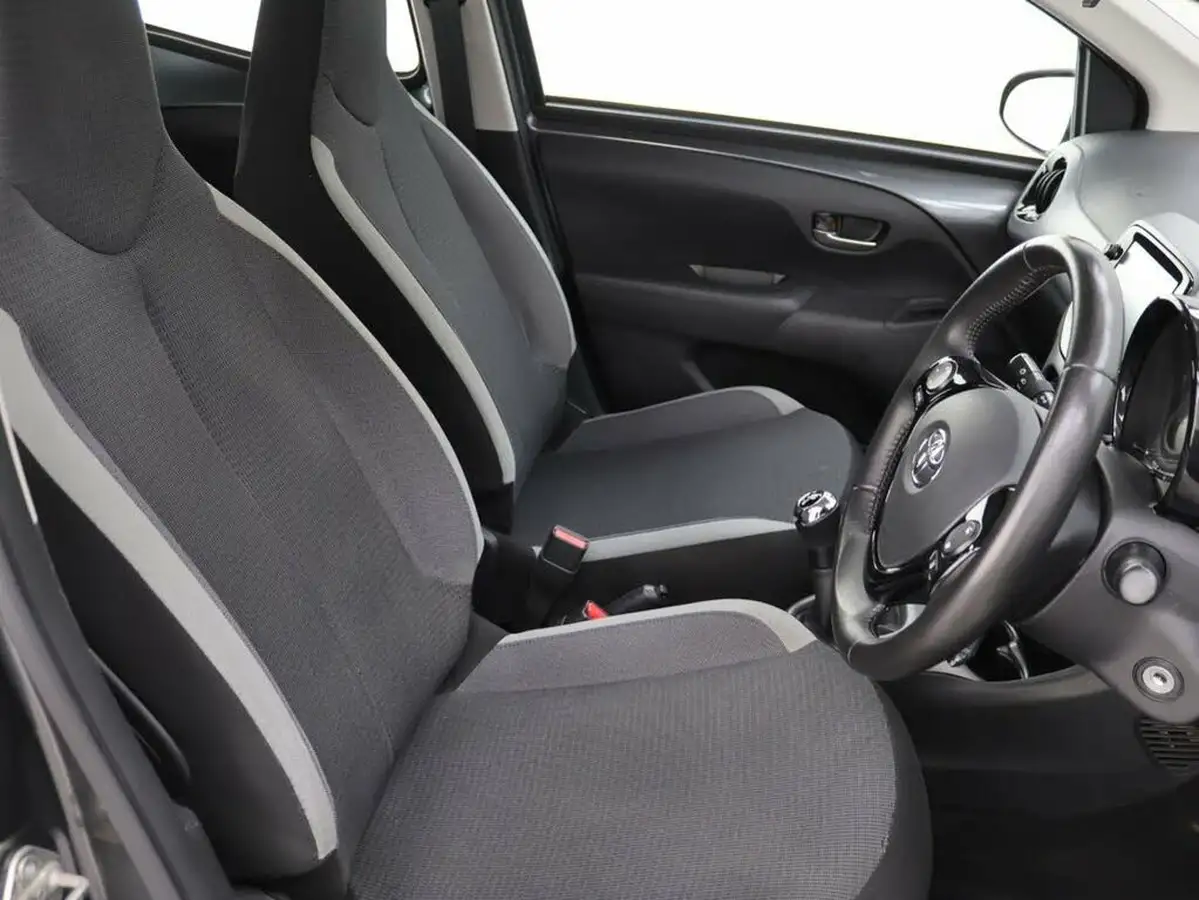 2021-toyota-aygo-10-vvt-i-x-play-tss-big-11